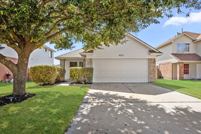 Building Photo - Discover the perfect blend of modern luxury and functional design in this impeccably remodeled ho...