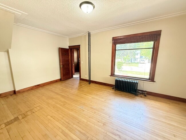 Photo - 4 Bedroom House Moorhead- AVAILABLE NOW!!