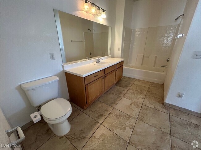 Building Photo - 3400 Cabana Dr Unit 2025 Rental