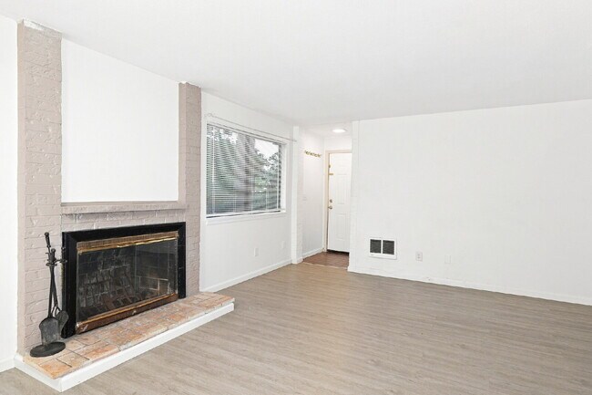 Photo - Renton 2 Bedroom in Great Location Available! Unidad #2