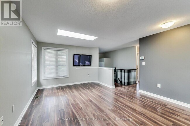 Photo - 209 Dunsmore Ln