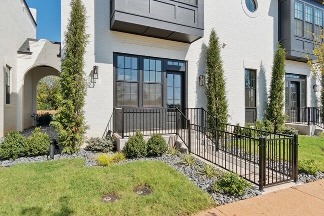 Photo - Townhome 2 bed 2.5 bath "The Mid-Mod" in the Heart of Selah