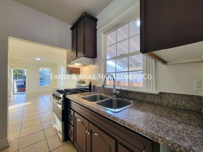 Photo - 1815 E 11th St