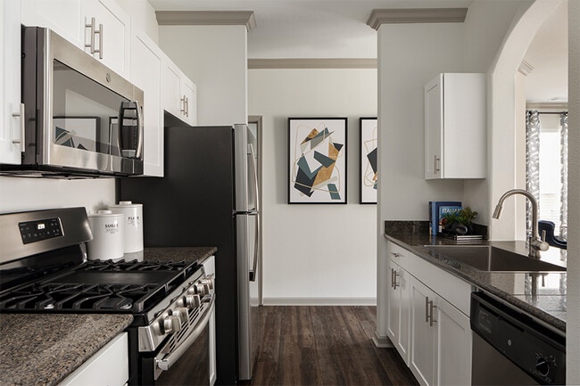 Photo - Highlands at Dearborn Apartments