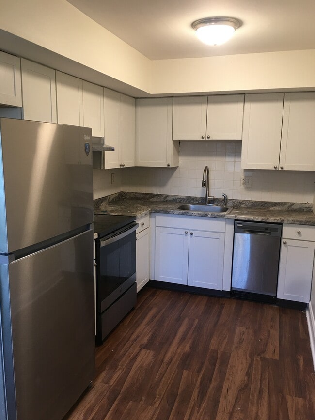 Kitchen - 12 Reliance Ct Unit 1st Floor