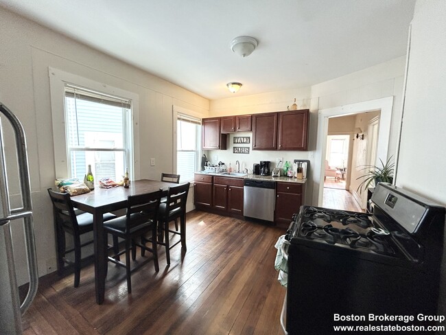 Building Photo - 74 Romsey St Unit 2 Rental