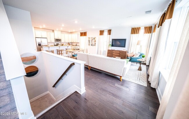 Photo - 4 Midway Rd S