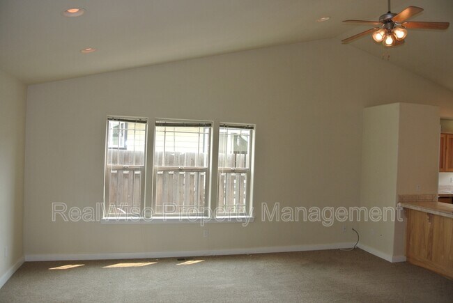 Photo - 1028 NW Spruce Ave