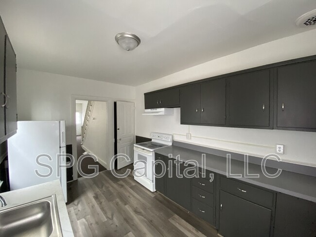 Photo - 648 W College Ave