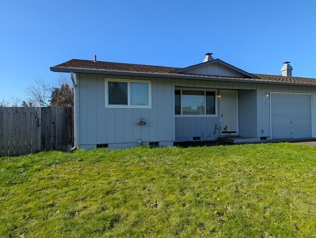 Photo - Cozy 2-Bedroom, 1-Bath Duplex in Springfield!