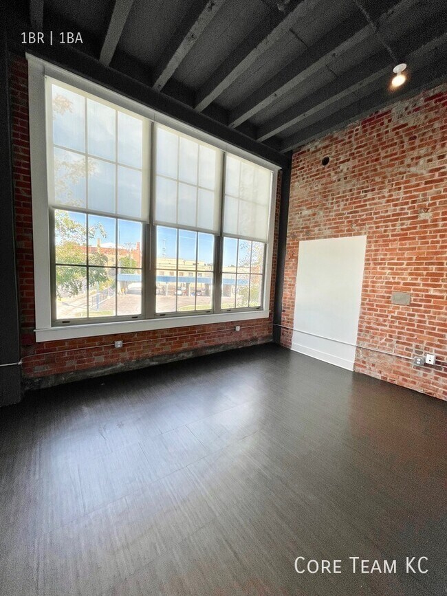 Photo - 3200 Gillham-104 Unidad 104