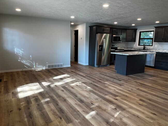 Photo - 3 Bed/1 Bath Ranch for rent in Brandon!