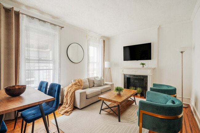 Building Photo - 405 E 61st St Rental