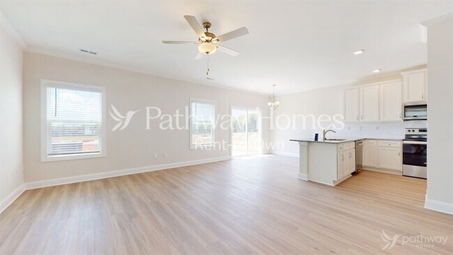 Photo - 121 N Sina St