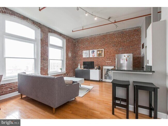 Building Photo - 1010 Race St Unit 6C Rental