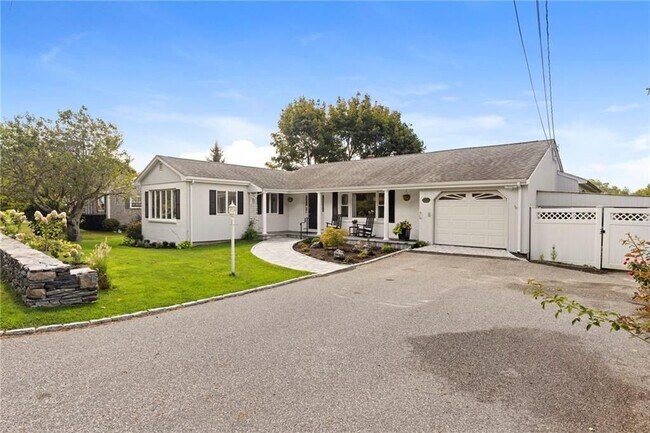 Photo - 331 3rd Beach Rd