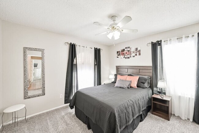 Photo - 1712 Meadowlane Terrace Unit ID1301585P