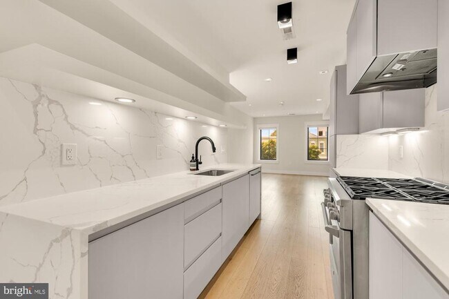 Photo - 330 16th St SE Unidad 2