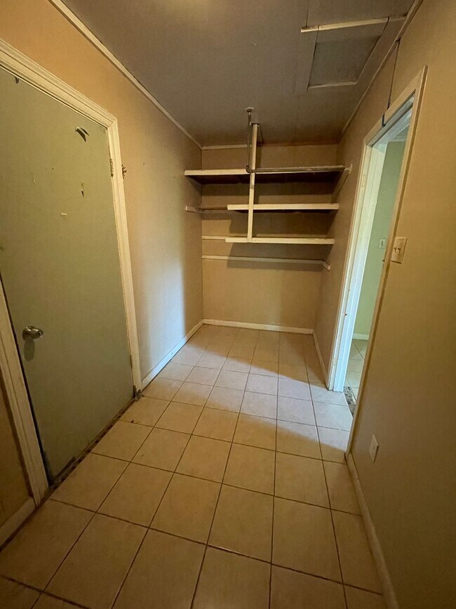 Photo - Cute One Bedroom Unit in Queensborough