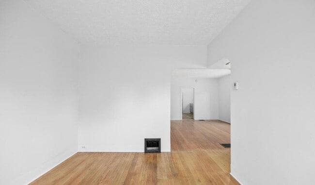 Photo - 911 Zeeland Ct NE