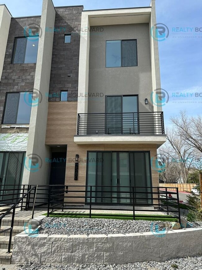 Building Photo - Modern 2 Bedroom 2Bath Townhome with Dual Patios & Designer Finishes near Truckee River