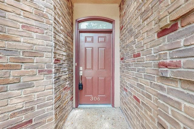 Building Photo - 4307 Gilbert Ave Unit 306