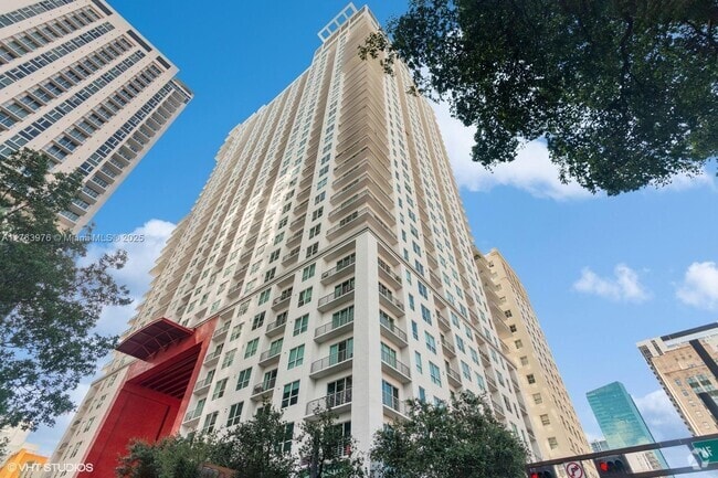 Building Photo - 133 NE 2nd Ave Unit 12 Rental