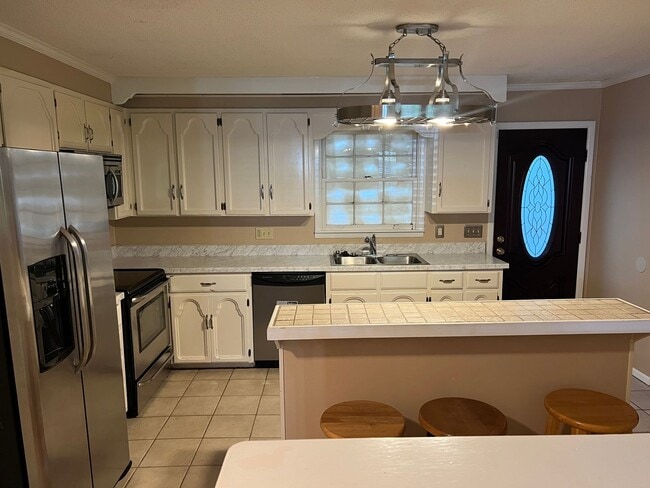 Photo - 110 Laurel Cir