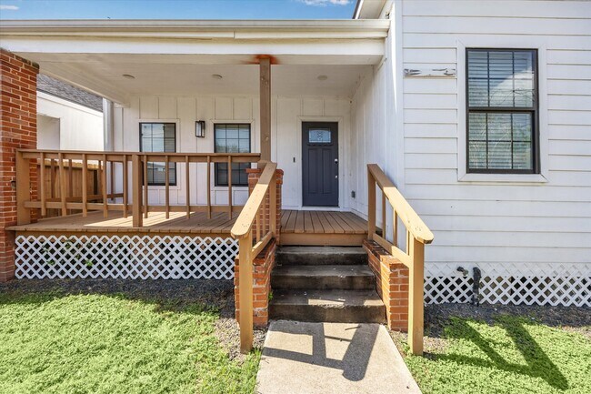 Photo - 2302 Sumpter St