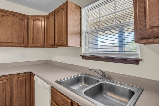 Photo - Ottawa Plains Apartments