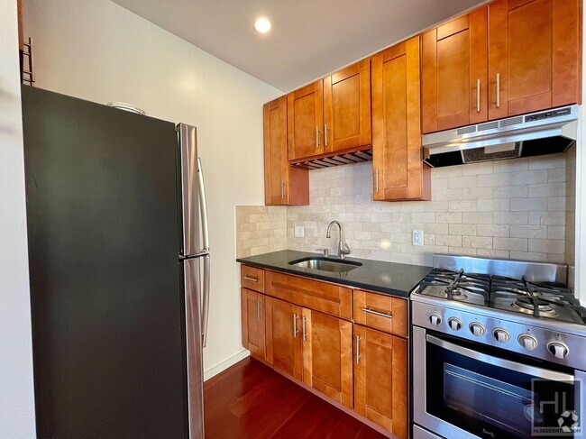 Building Photo - Stunning 1 bedroom with private balcony an... Unit 4F Rental