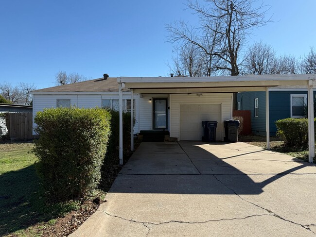 Building Photo - 1300 NW 83rd St Rental