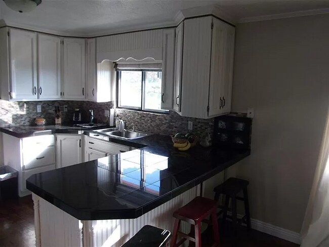 Photo - 206 E Bonneville Dr