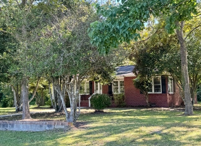 Photo - Beautiful home surrounded by nature & beauty!