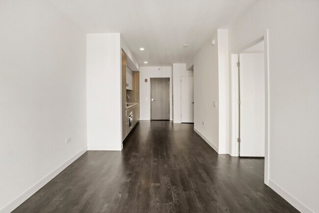 Photo - 470 E Waterside Dr