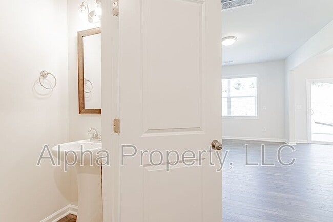 Photo - 19 Apricot Ln