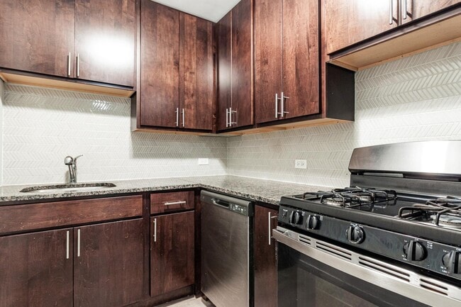 Photo - 530 W Surf St Unit 219