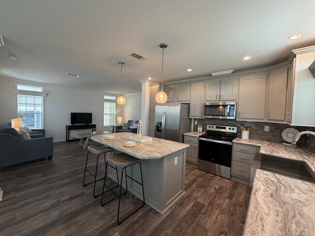 1902 W Gleneagles Rd