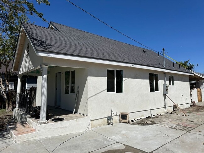 Photo - 1449 N Lugo Ave Casa