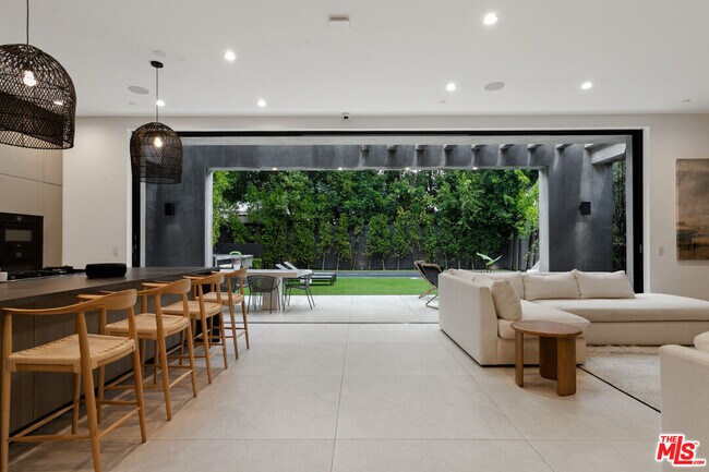 356 N La Jolla Ave
