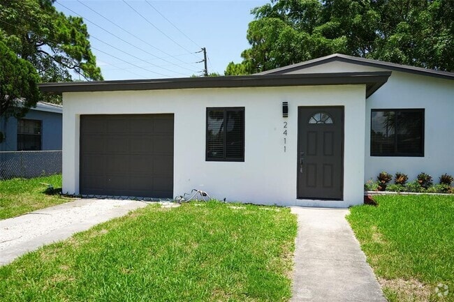 Building Photo - 2411 NW 9th St Rental