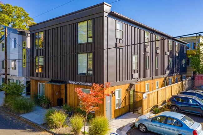 Bradley Commons - Bradley Commons Apartments