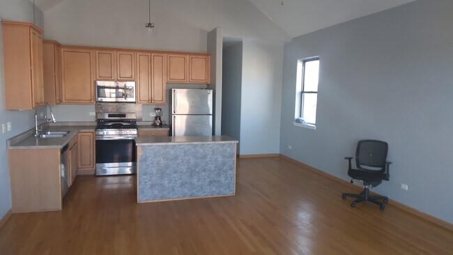 Kitchen View - 4820 S Champlain Ave Unidad Apt 3