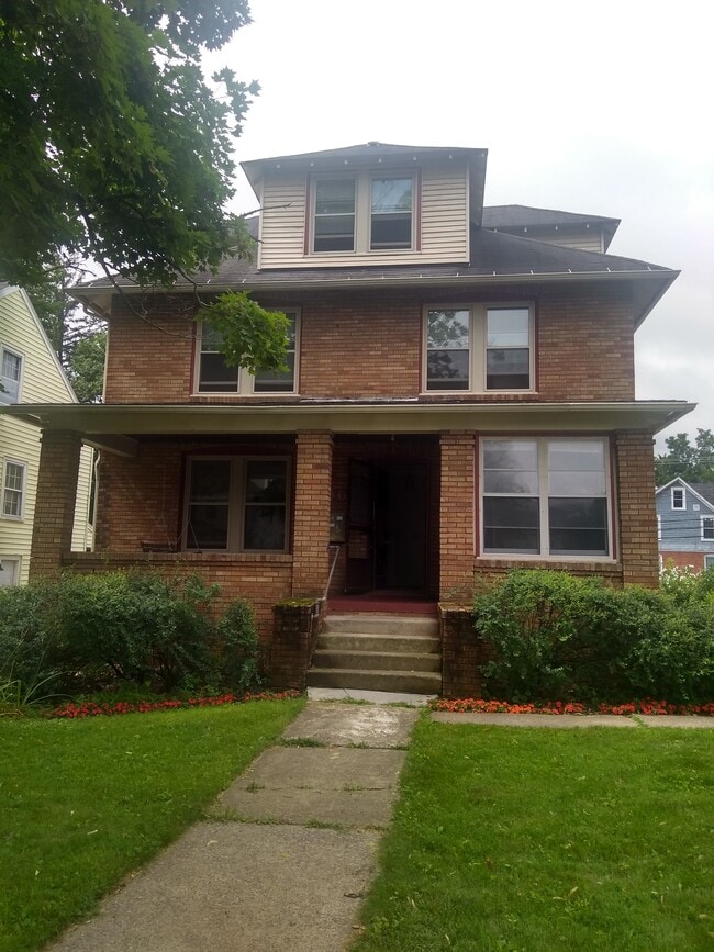 Building Photo - 606 S Allen St Unit A