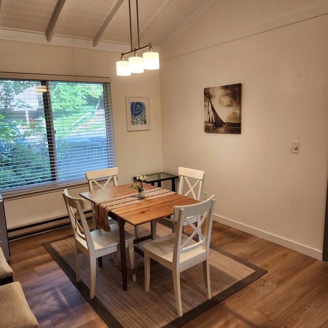 Dining Room - 7714 SW Barnes Rd Condominio Unidad B