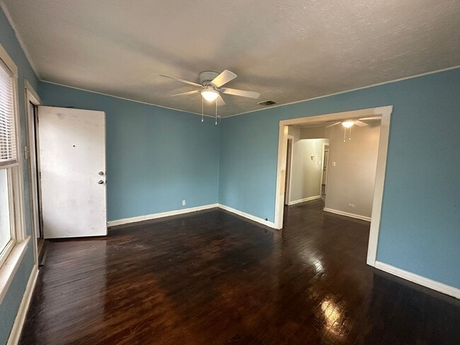 Photo - 2-BEDROOM DUPLEX IN MAHNCKE PARK