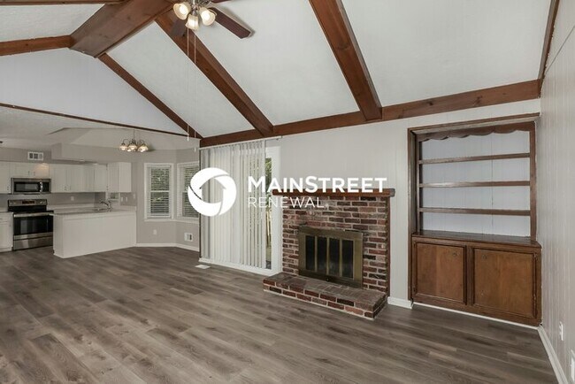 Photo - 4 Bedroom Pet-Friendly Home in Louisville, KY with Main Street Renewal