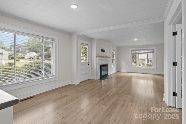 Photo - 765 N Church St