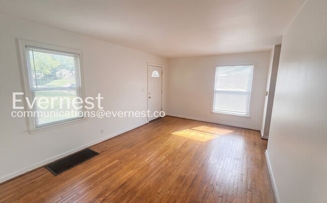 Photo - 969 Sheridan Ave