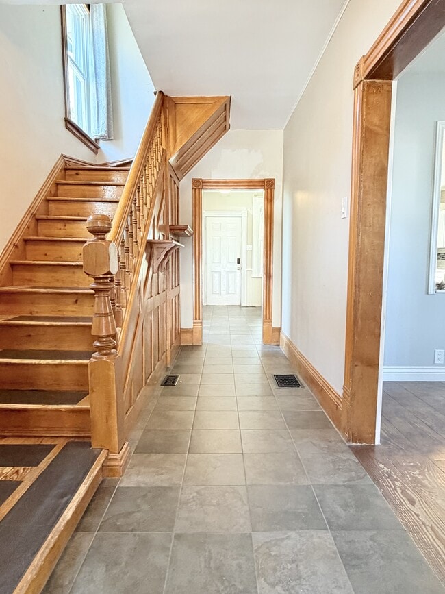 Photo - 171 Mitton St S